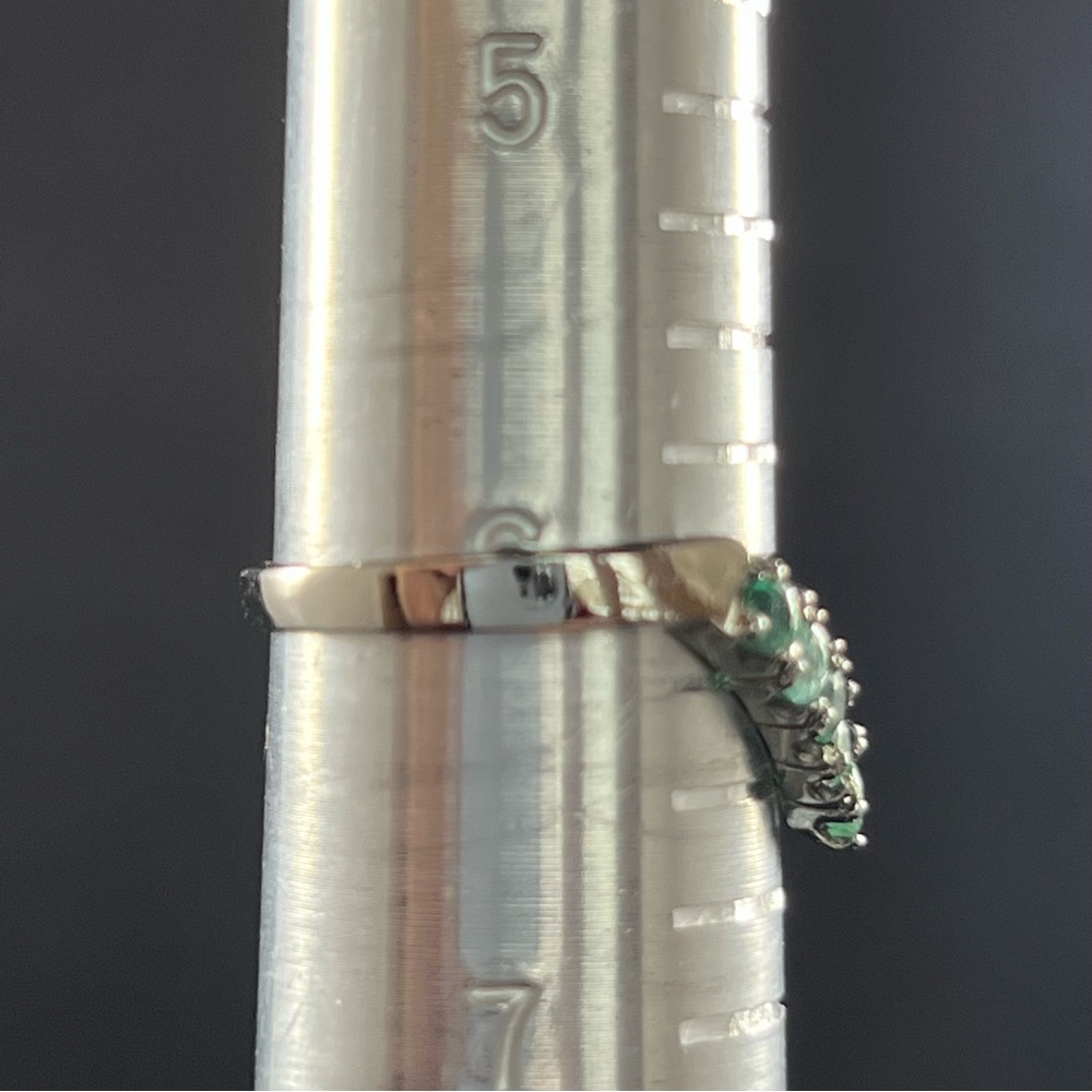 9‑Stone Emerald V‑Shaped Sterling Silver Ring - Picture 4 of 5